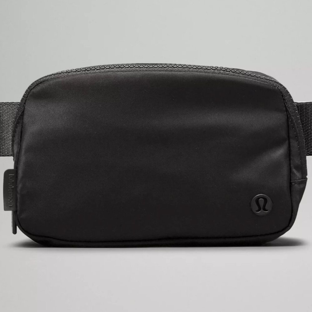 NWOT Lululemon Everywhere Belt Bag